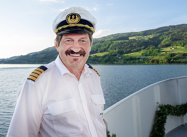 Kapitän Karl Kinast von der MS Mondseeland